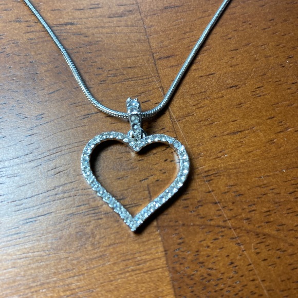 Heart Pendant With Chain - Picture 4 of 7